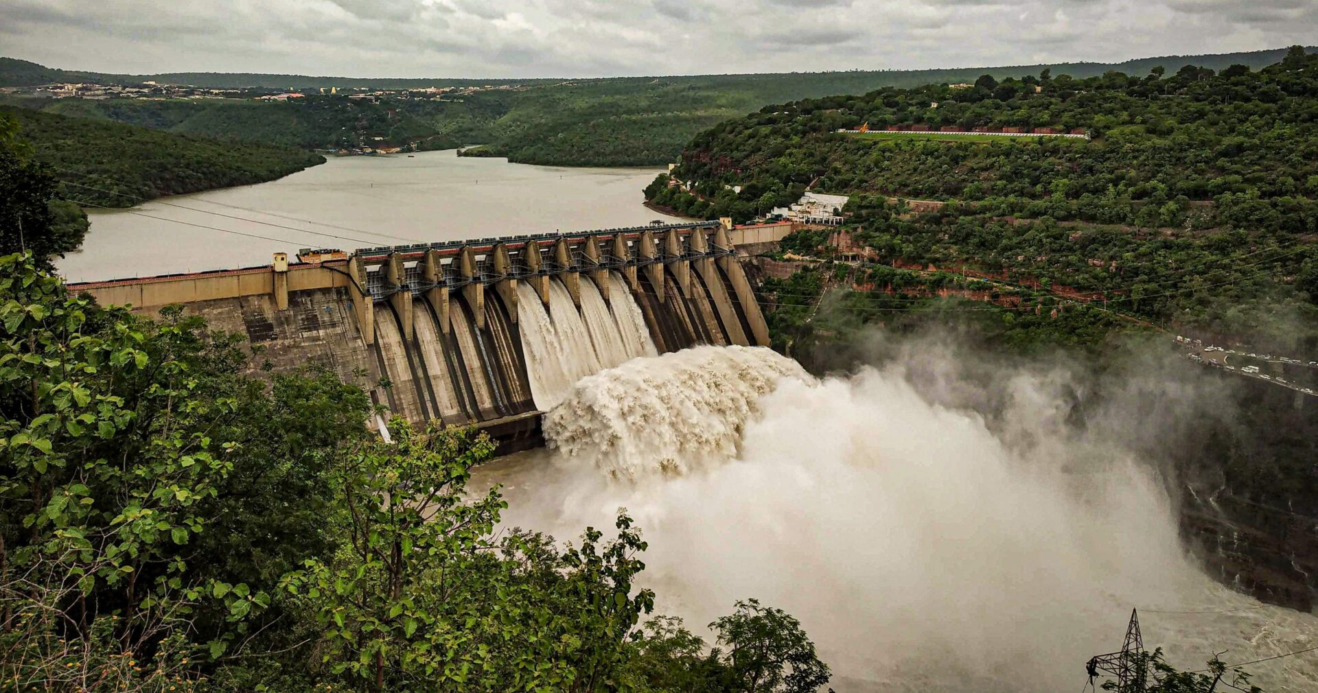 A Use Case of Dam Body and Floodgate Monitoring