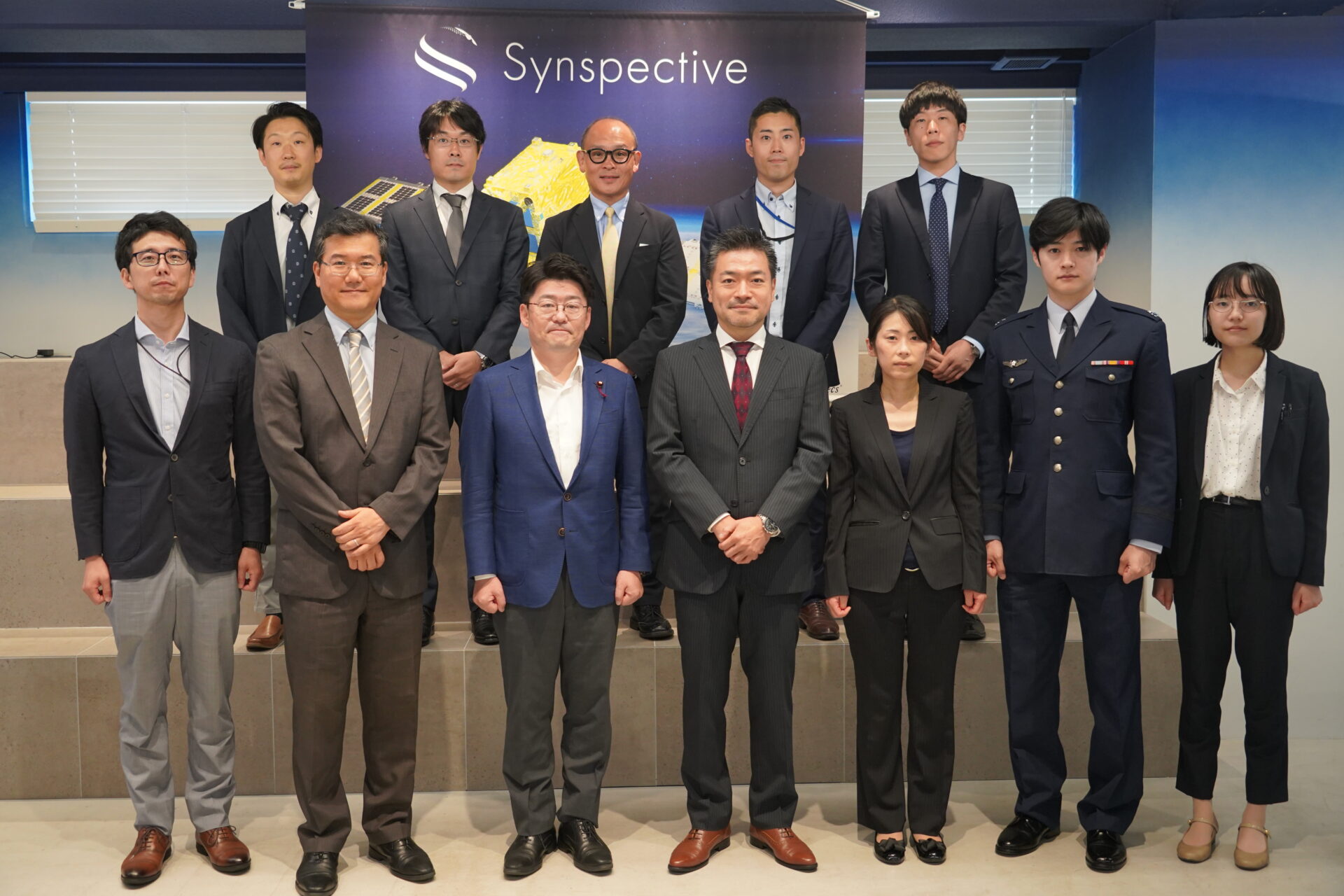 State Minister of Defense Makoto Oniki visits Synspective headquarters